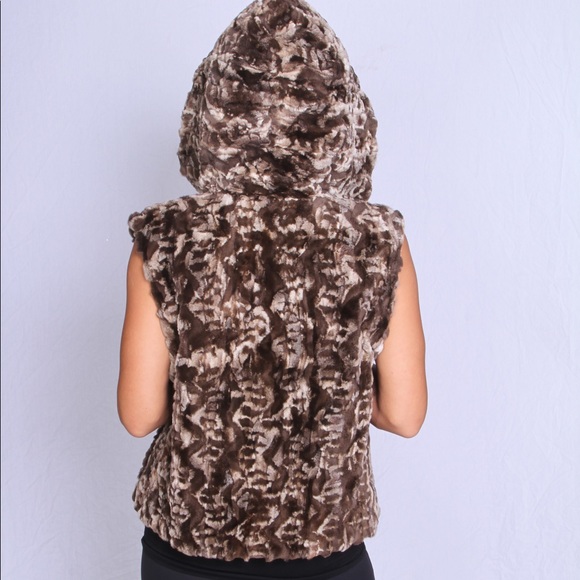 Sheared Grooved Mink Vest With Hood - Picture 4 of 6
